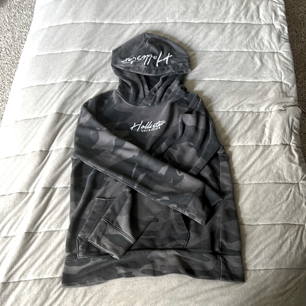 men’s small camouflage Hollister hoodie